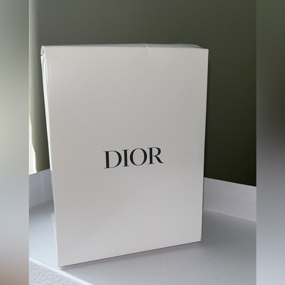 New/ unused Dior bucket pouch bag with 4 gifts - Picture 6 of 10